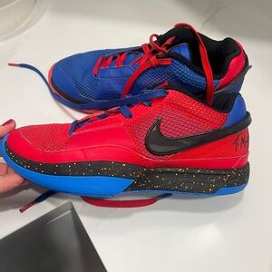 Men’s Ja one Hunger size 7 basketball shoes